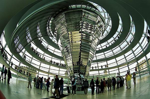 Reichstag Berlin, Norman Foster architect, image by Malte Ruhnke (GNU 1.2, 2006).