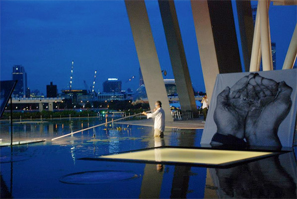 HandFalls installation an performance by Ichi Ikeda. (DAW Singapore 2012 at ArtScience Museum Marina Bay Sands)