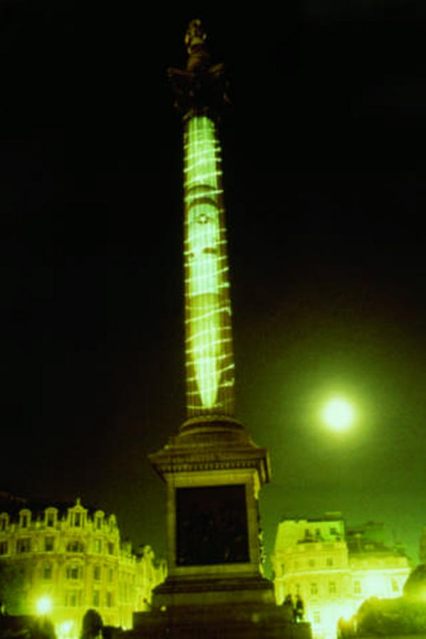 Krzysztof Wodiczko, City Projections – Nelson’s Column , 1985﻿